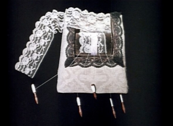 Pomegranates - tatting